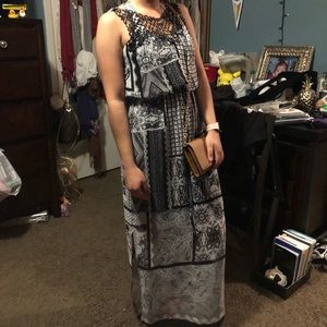 Black and white maxi dress 🖤